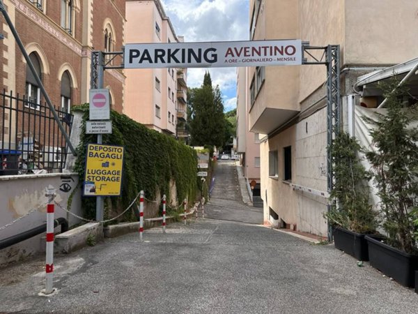 negozio in vendita a Roma in zona San Saba - Ripa