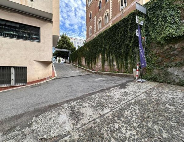 negozio in vendita a Roma in zona San Saba - Ripa