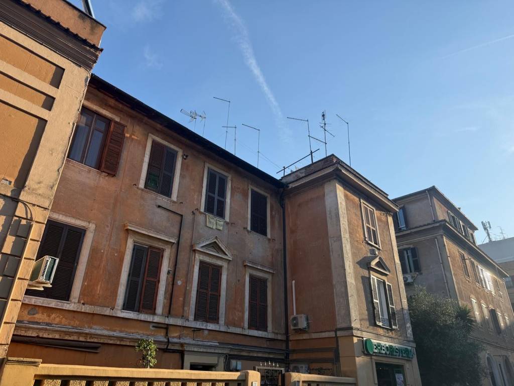 appartamento in vendita a Roma in zona Tuscolano