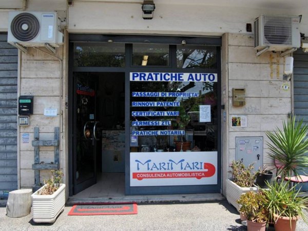 negozio in vendita a Roma in zona Romanina