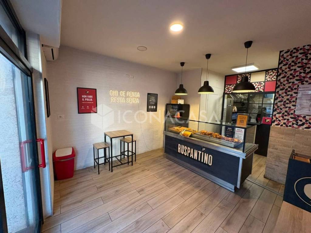negozio in vendita a Roma in zona Prenestino-Centocelle