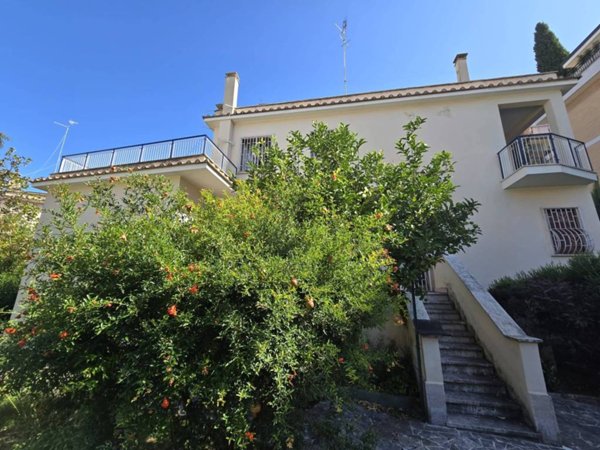 casa indipendente in vendita a Roma in zona Monte Sacro/Talenti