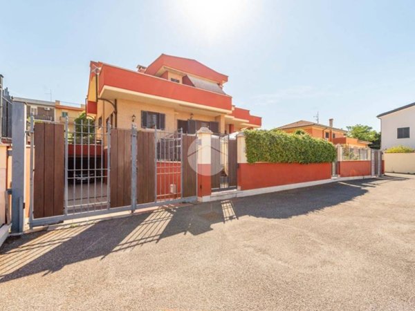 casa indipendente in vendita a Roma in zona Borghesiana