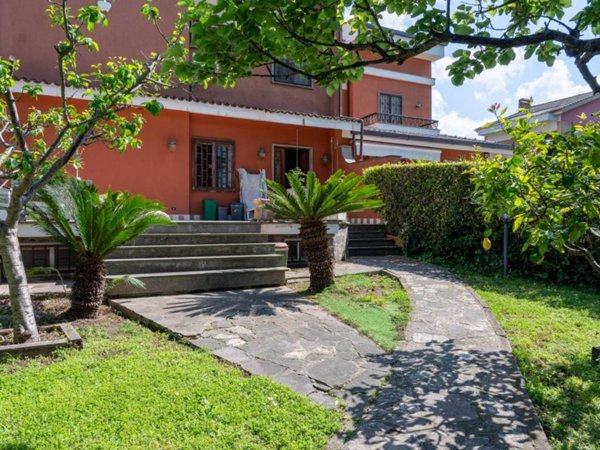 casa indipendente in vendita a Roma in zona Axa