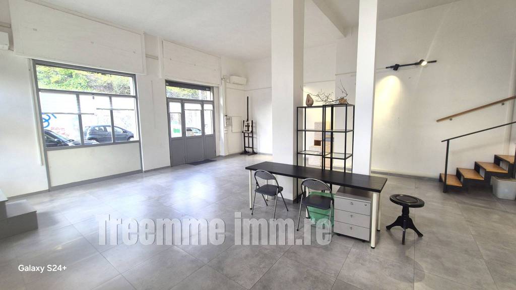 negozio in vendita a Roma in zona Ardeatino