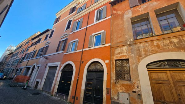 appartamento in vendita a Roma in zona Rione Monti/Campitelli