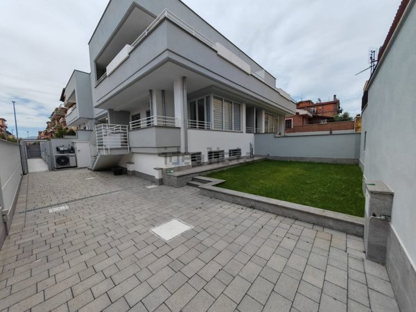 casa indipendente in vendita a Roma in zona Tor Bella Monaca