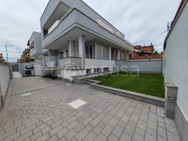 casa indipendente in vendita a Roma in zona Torre Angela
