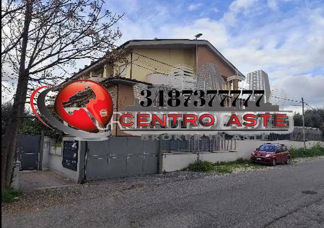 ufficio in vendita a Roma in zona Finocchio
