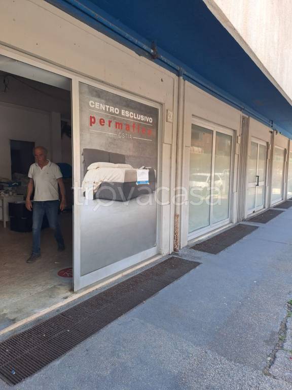 negozio in vendita a Roma in zona Ostia