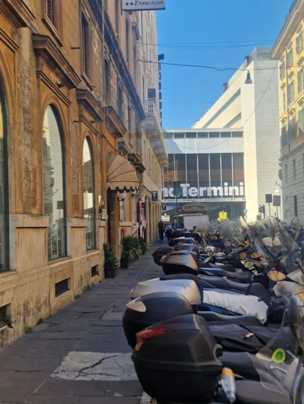 locale commerciale in vendita a Roma in zona Esquilino