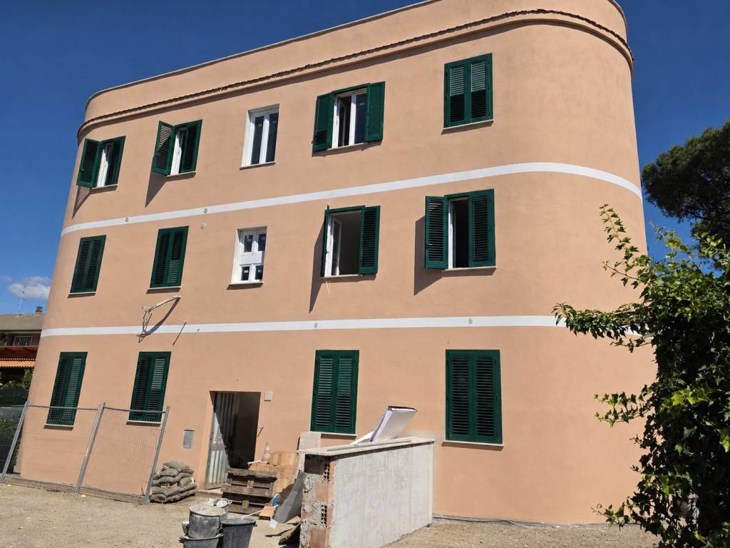 appartamento in vendita a Roma in zona Appio Pignatelli