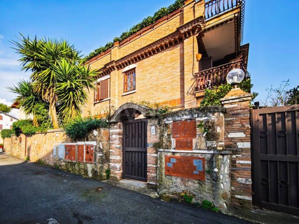 appartamento in vendita a Roma in zona Appio Pignatelli
