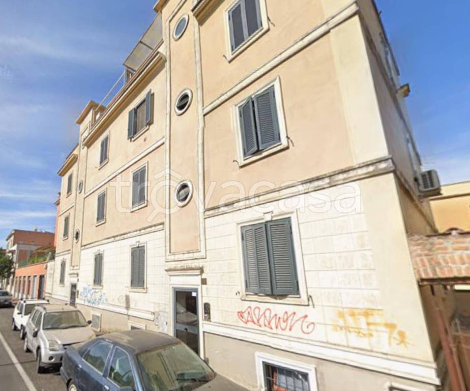 appartamento in vendita a Roma in zona Tuscolano