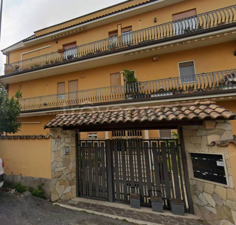 appartamento in vendita a Roma in zona Valle Muricana