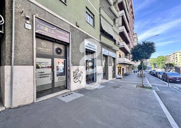 negozio in vendita a Roma in zona Tuscolano