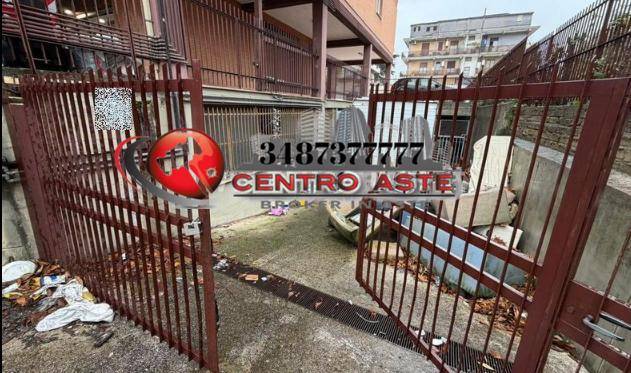 locale commerciale in vendita a Roma in zona Finocchio