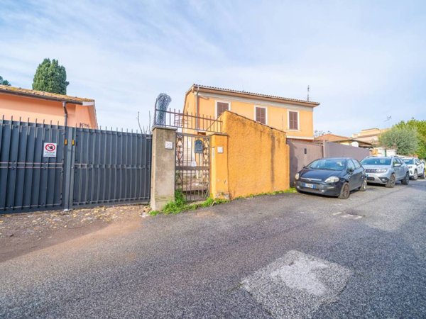 appartamento in vendita a Roma in zona Tuscolano