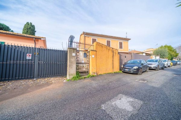 appartamento in vendita a Roma in zona Tuscolano