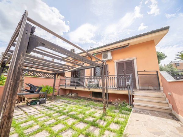 casa indipendente in vendita a Roma in zona Borghesiana