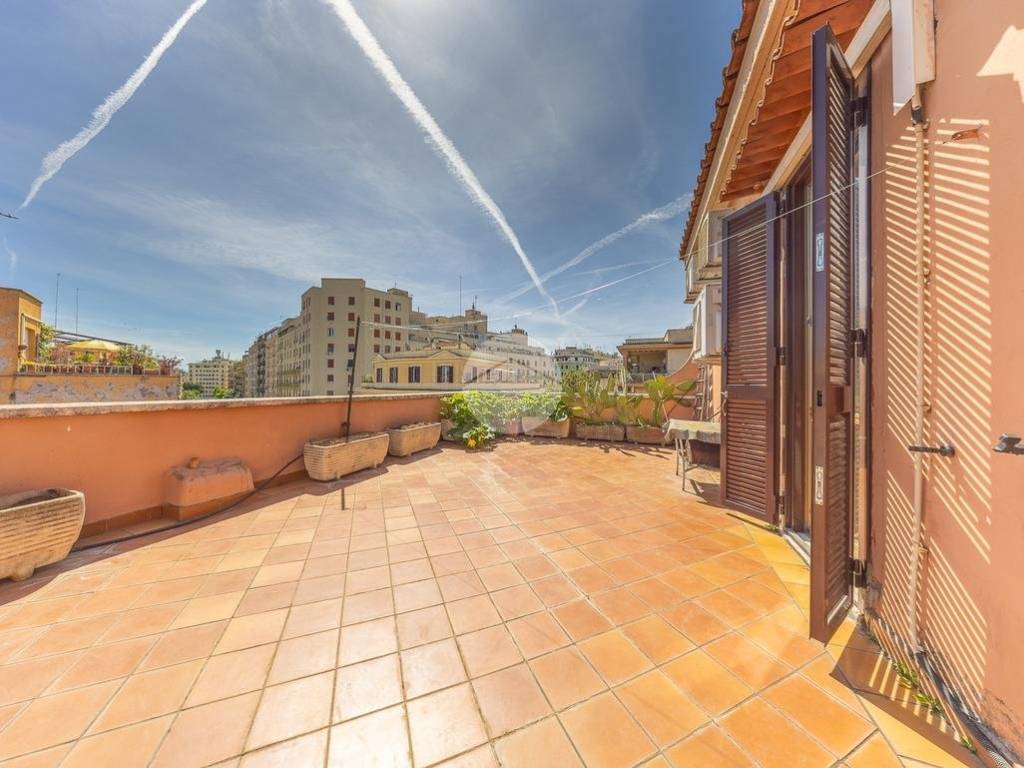 appartamento in vendita a Roma in zona Appio Latino