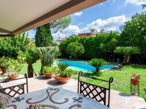 casa indipendente in vendita a Roma in zona Mezzocammino