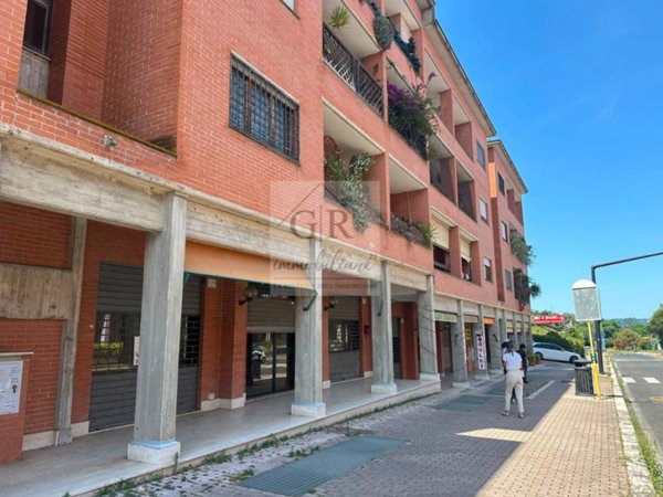 negozio in vendita a Roma in zona Olgiata