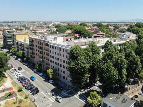 appartamento in vendita a Roma in zona Ostiense