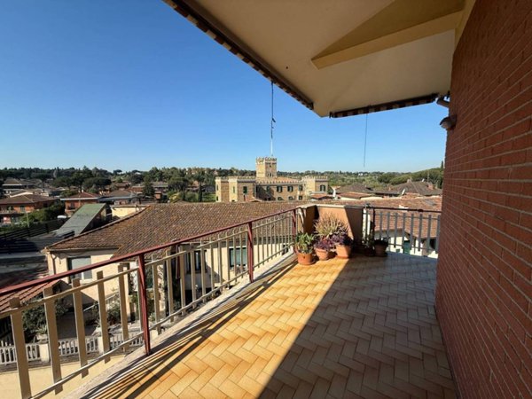 appartamento in vendita a Roma in zona Appio Pignatelli