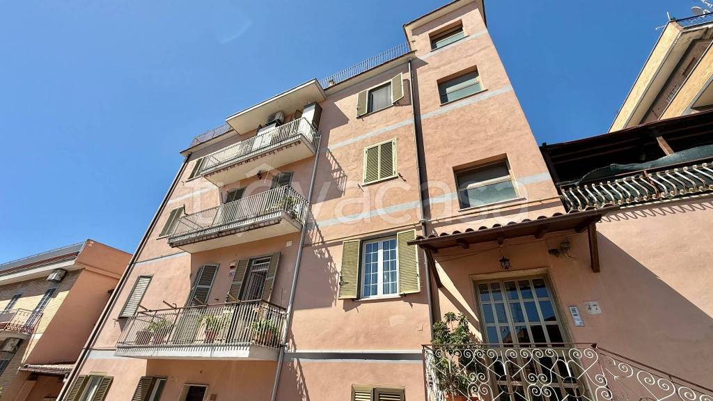 appartamento in vendita a Roma in zona Colle del Sole