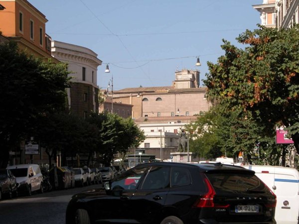 negozio in vendita a Roma in zona Rione Prati