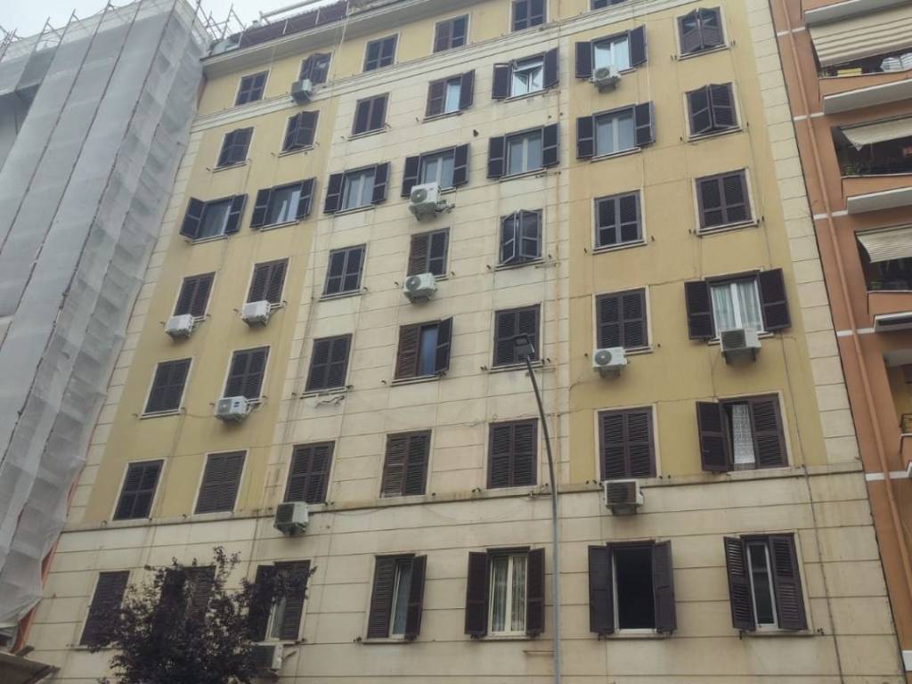 appartamento in vendita a Roma in zona Appio Latino
