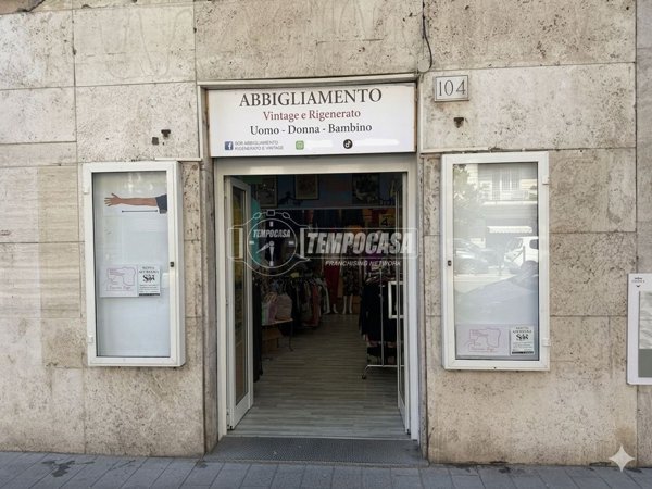 locale commerciale in vendita a Roma in zona Tuscolano