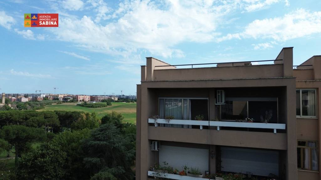 appartamento in vendita a Roma in zona Giuliano Dalmata