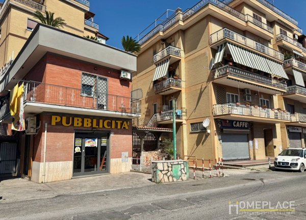 locale di sgombero in vendita a Roma in zona Torre Angela