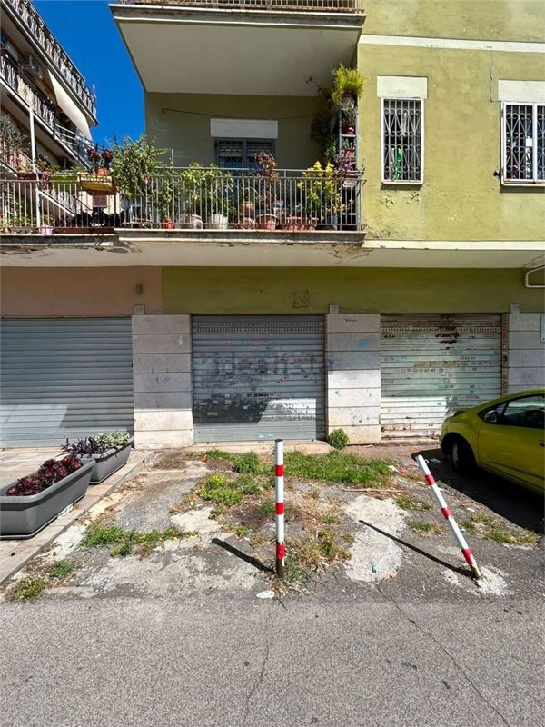 locale commerciale in vendita a Roma in zona Alessandrino