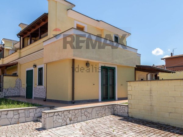 casa indipendente in vendita a Roma in zona Giardini di Corcolle
