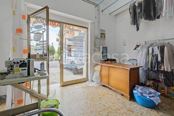 negozio in vendita a Roma in zona Massimina/Casal Lumbroso