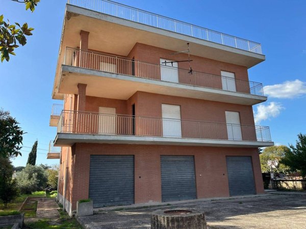 casa indipendente in vendita a Roma in zona Trigoria