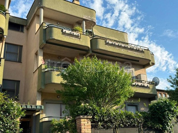 appartamento in vendita a Roma in zona Torre Gaia