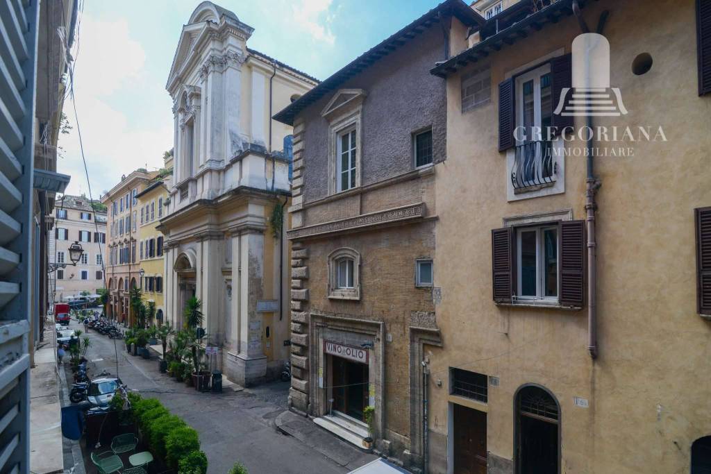 appartamento in vendita a Roma in zona Rione di Ponte