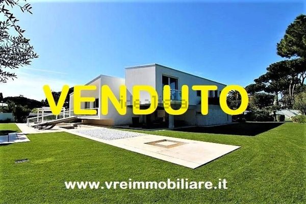 casa indipendente in vendita a Roma in zona Casal Palocco