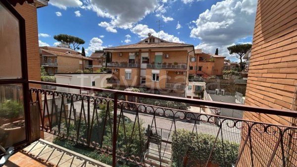 appartamento in vendita a Roma in zona Appio Pignatelli