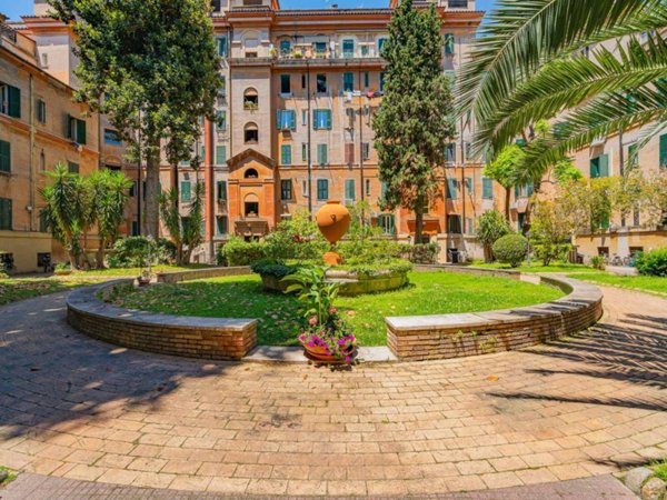appartamento in vendita a Roma in zona Trastevere