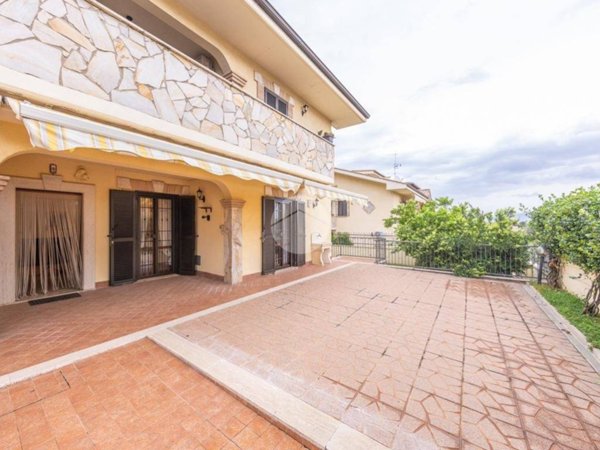 appartamento in vendita a Roma in zona Castelverde