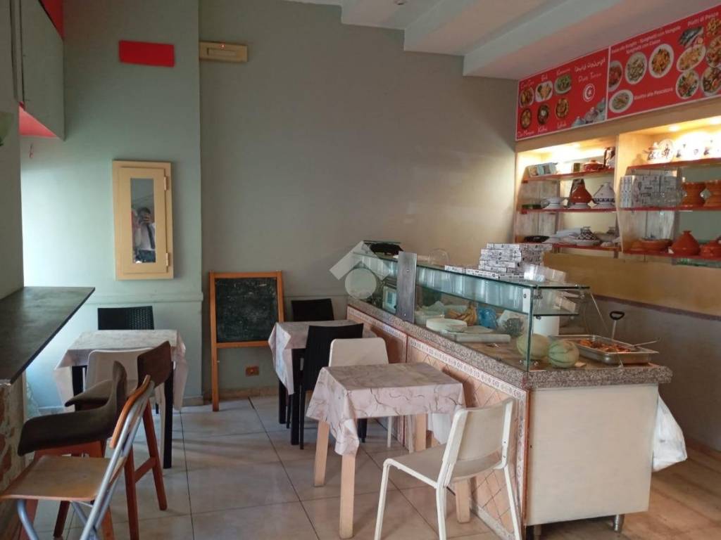 negozio in vendita a Roma in zona Tuscolano