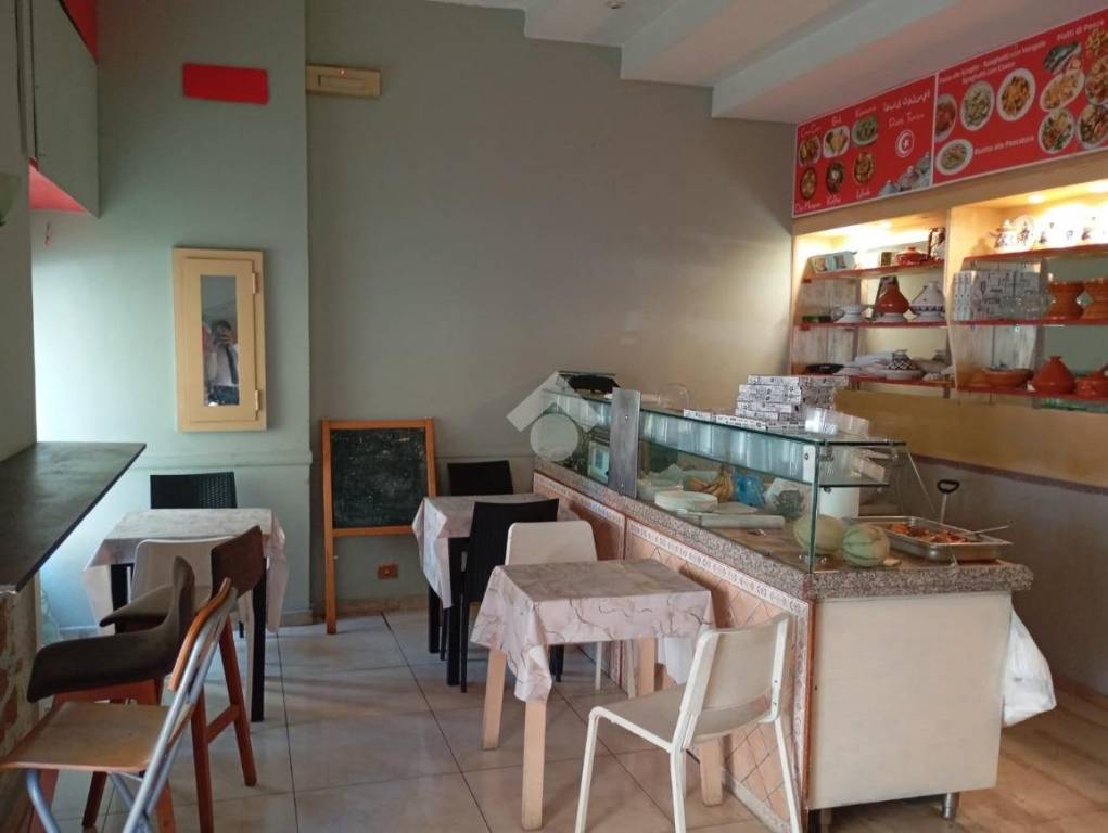 negozio in vendita a Roma in zona Tuscolano