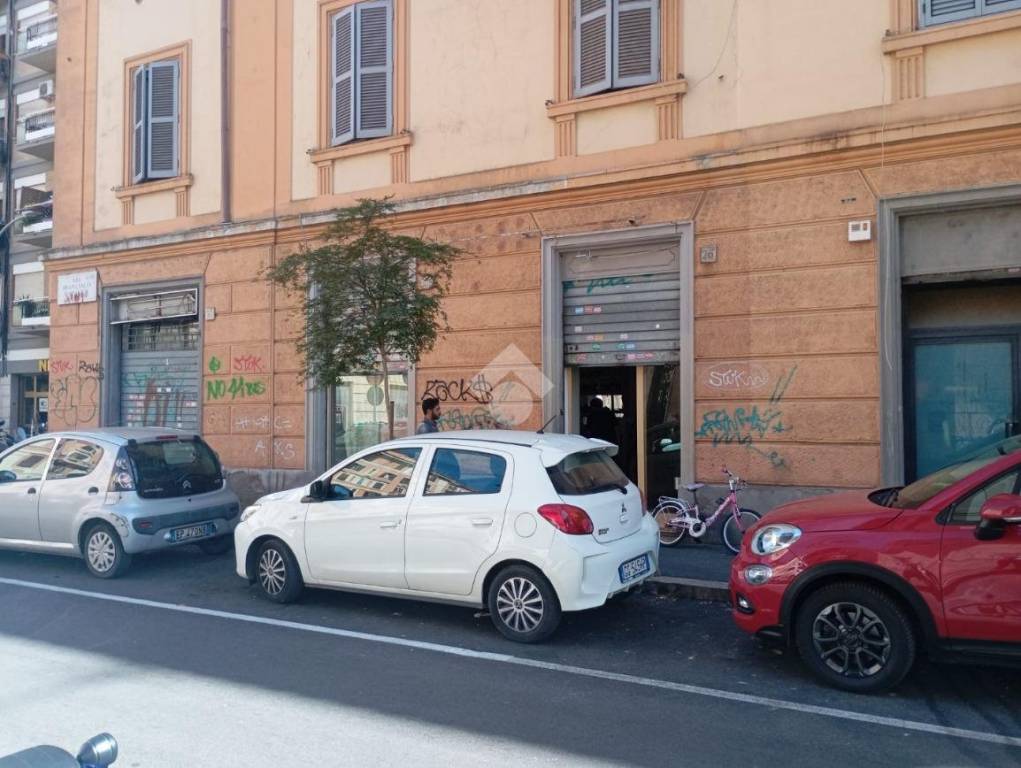 negozio in vendita a Roma in zona Tuscolano