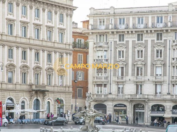 appartamento in vendita a Roma in zona Trevi-Colonna