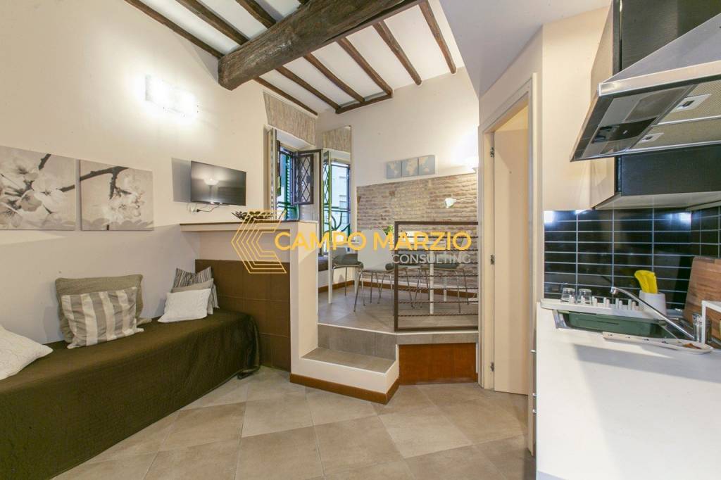 appartamento in vendita a Roma in zona Trevi-Colonna